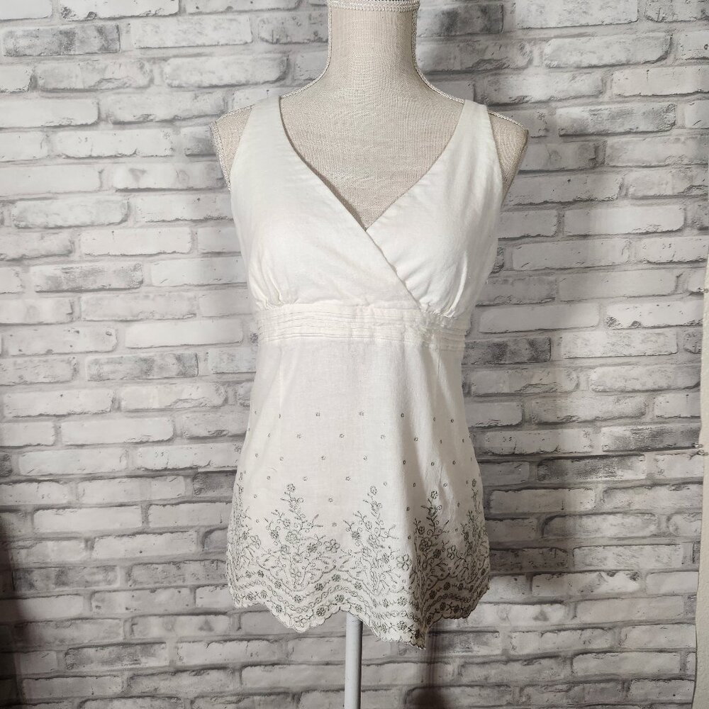 Hillard & Hanson White Linen Embroidered Floral Top